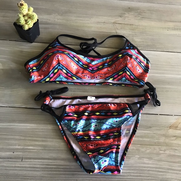 Two bikinis 👙 - Picture 2 of 3